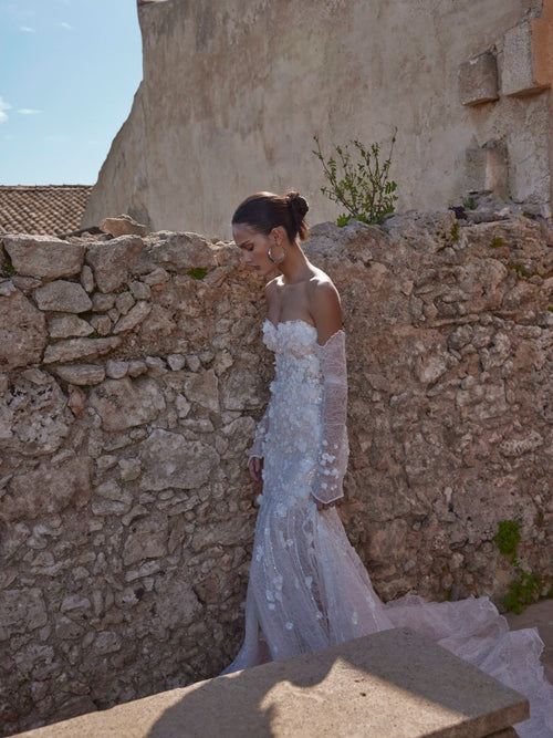 3D floral lace mermaid bridal gown with strapless sweetheart neckline and detachable sleeves handcrafted wedding dress